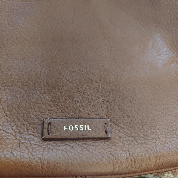 VTG Fossil 100% Genuine Brown Leather Crossbody/Shoulder Bag. Adjustable Strap - Picture 2 of 14